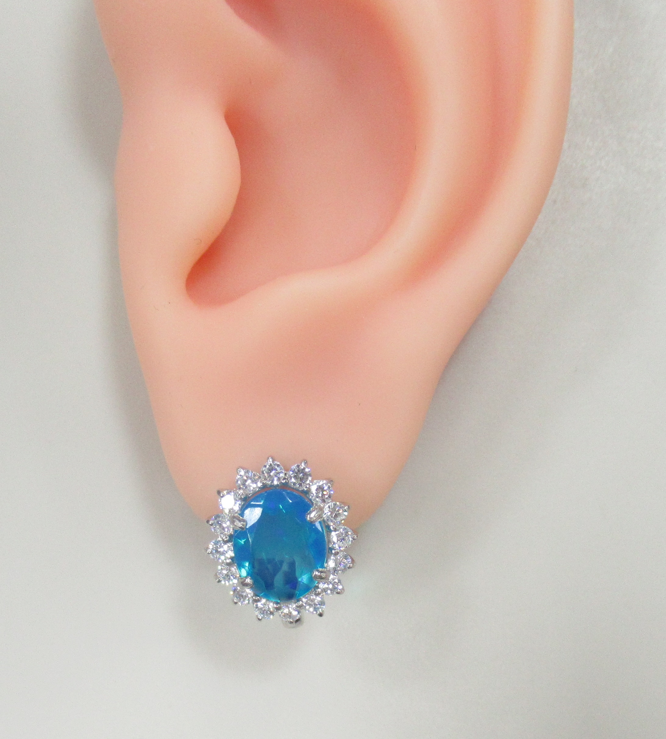 Серебряные серьги с голубыми опалами